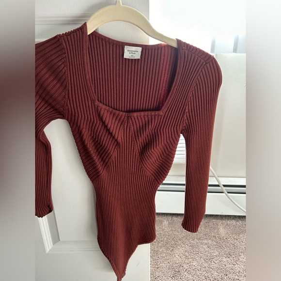 A&F Long Sleeve Square Neck Ribbed Bodysuit - Picture 2 of 5